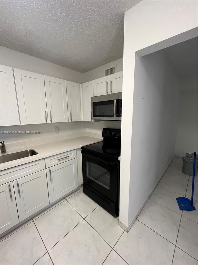 Building Photo - 7430 SW 153rd Pl
