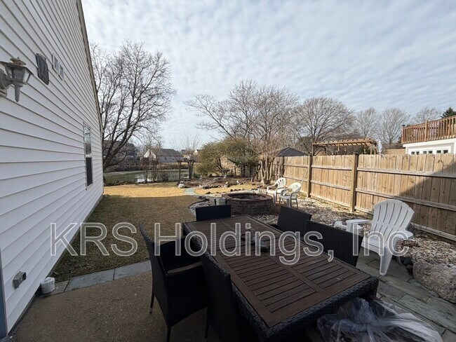 Building Photo - 6040 Capital Pl