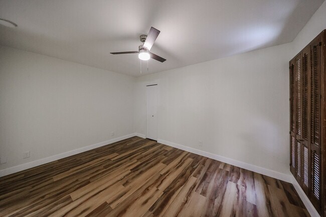 Building Photo - 238 W Maya Dr