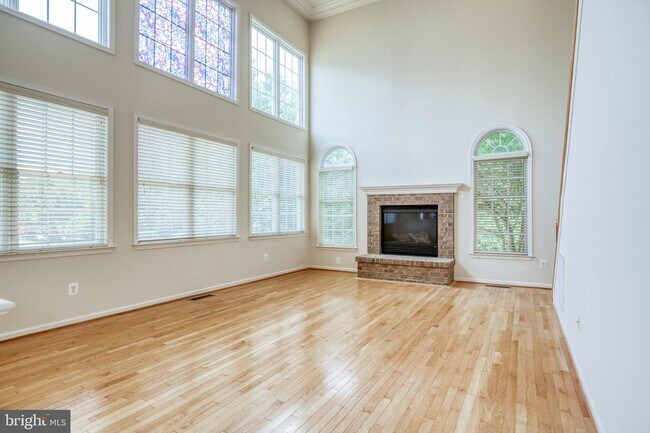 Building Photo - 1001 Meadow Ct