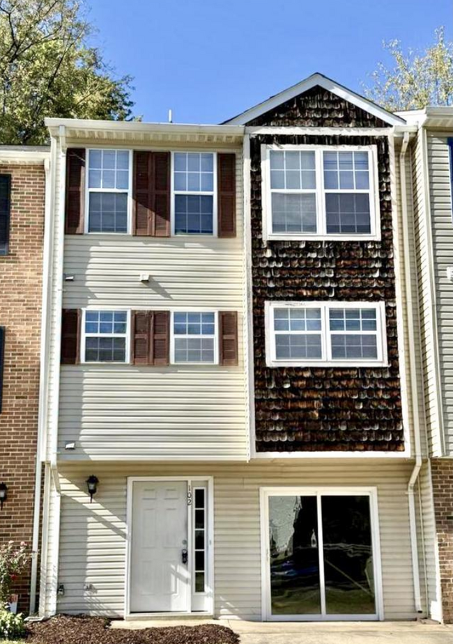 Primary Photo - 102 Appalachian Dr