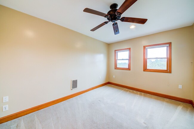 Building Photo - Stunning 3 bedroom home in Bon Air availab...