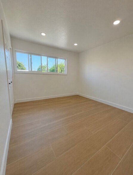 Bedroom 3 - 15521 Fernview St
