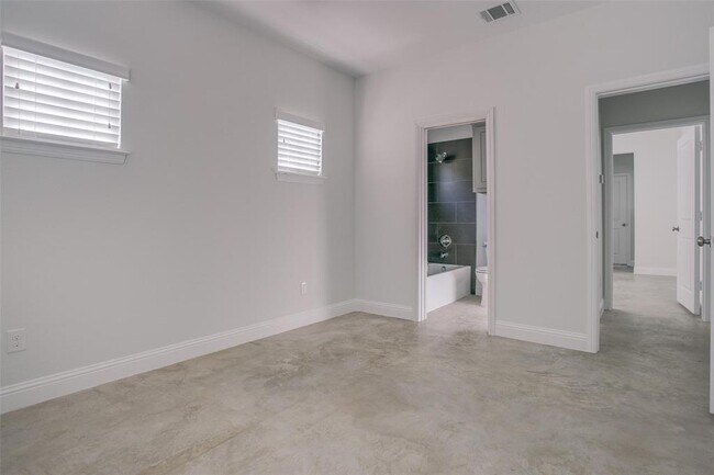 Building Photo - 2806 Gordon Ave