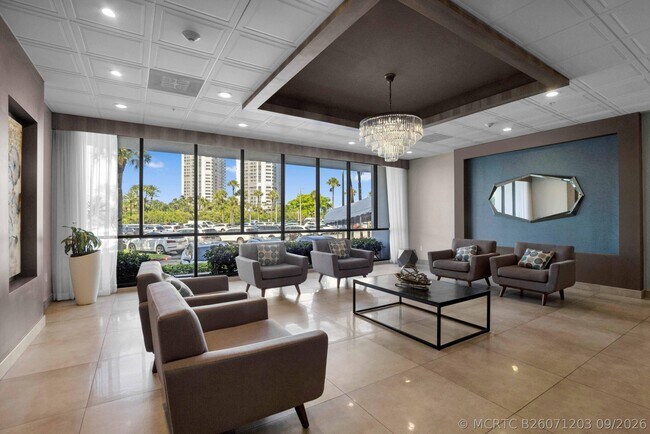 Building Photo - 3701 N Country Club Dr