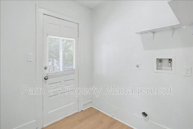Building Photo - 615 W 39th St