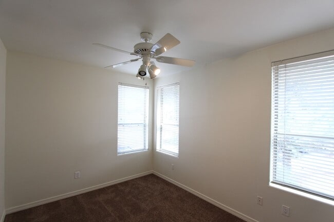 Building Photo - Light-Filled 2 Bed / 2 Bath Condo | 1,104 Sq Ft | Fireplace | Private Balcony