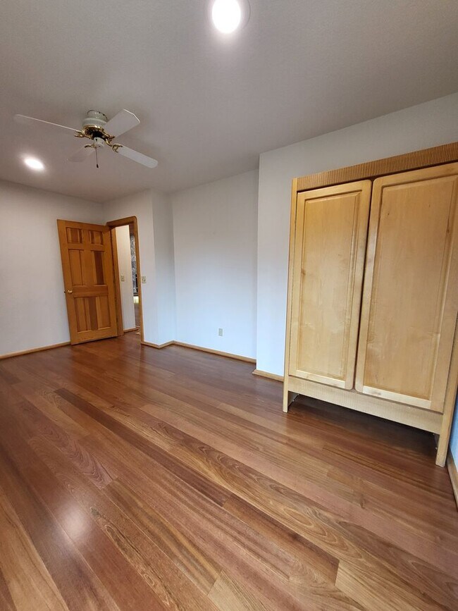 Building Photo - 604 Shadow Grove Ct
