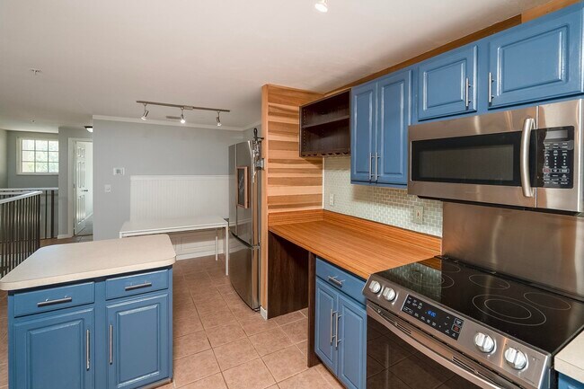 Building Photo - 1005 Bella Vista Blvd