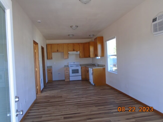 Building Photo - 632 N 4th St