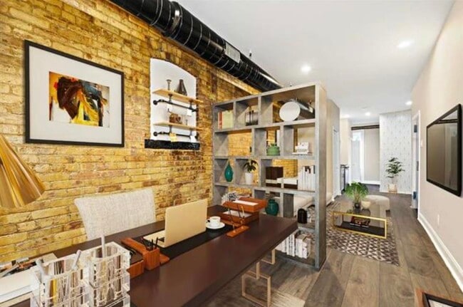 Building Photo - 167 Christopher Columbus Dr