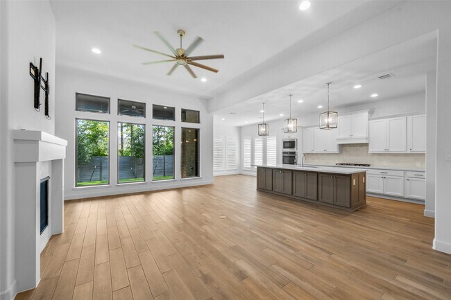 Building Photo - 706 Carina Gaze Ct
