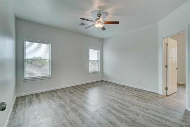 Building Photo - 528 NW 175th St