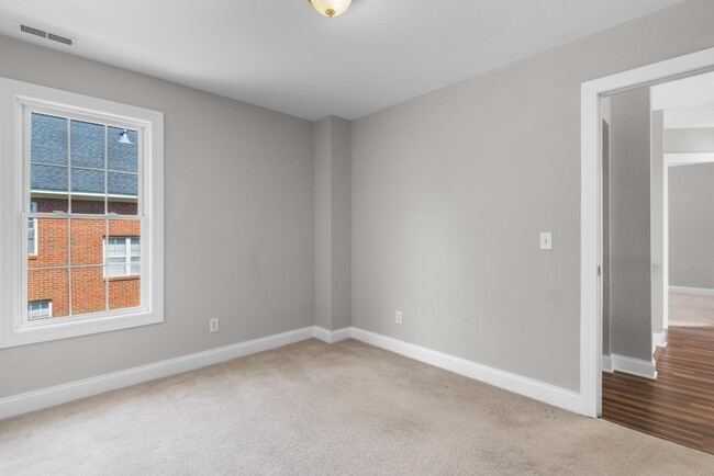 Building Photo - 5419 Magnolia Park Cir