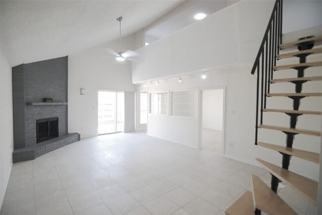 Building Photo - 6207 Grandvale Dr