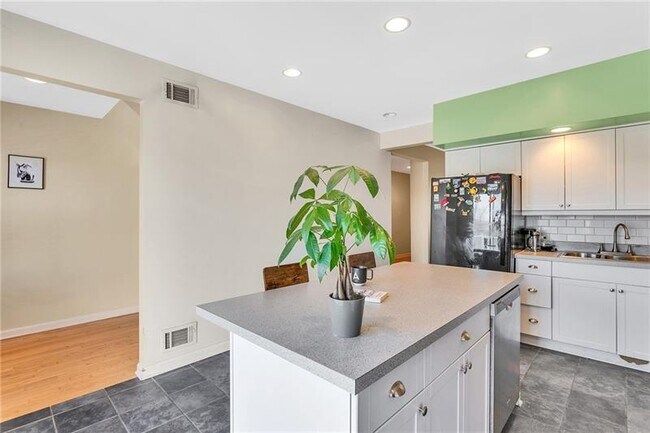 Building Photo - 3127 Josephine St