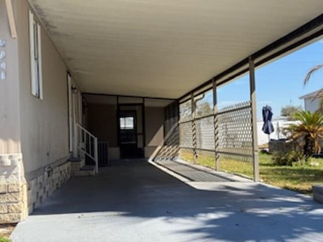 Building Photo - Great home with lots of space!