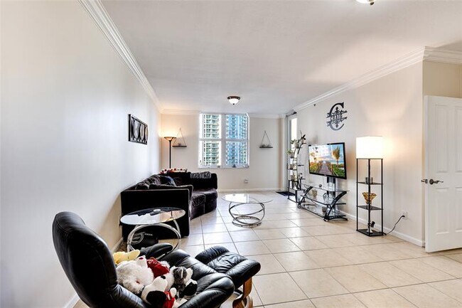 Building Photo - 511 SE 5 Ave