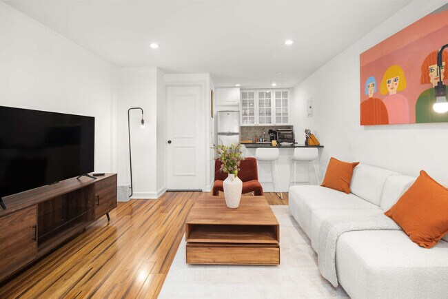 Building Photo - 49 W 16th St