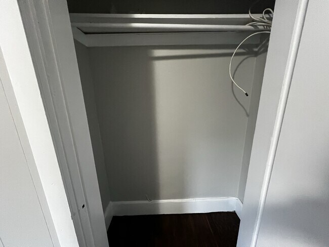 Building Photo - 158 Holland St