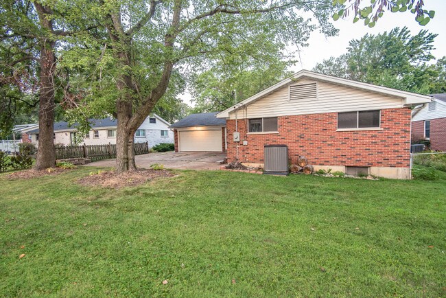 Building Photo - 1014 Romine Dr