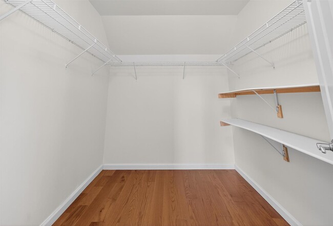 Building Photo - 5 Bridle Ct