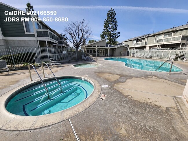 Building Photo - Price Lowered! Ontario 2 bedroom Townhouse