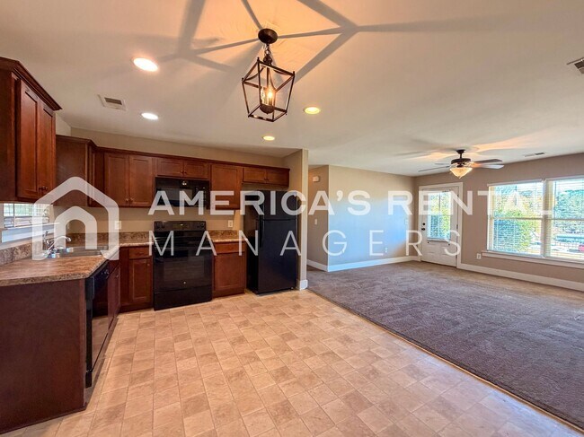 Building Photo - Spacious 3-Bed, 2-Bath Home Near Mercedes-Benz Plant in Vance!