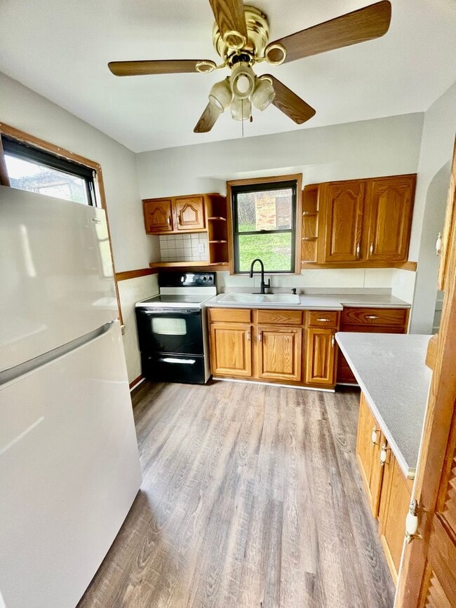 Building Photo - 3 Bed-1 Bath Turtle Creek PA