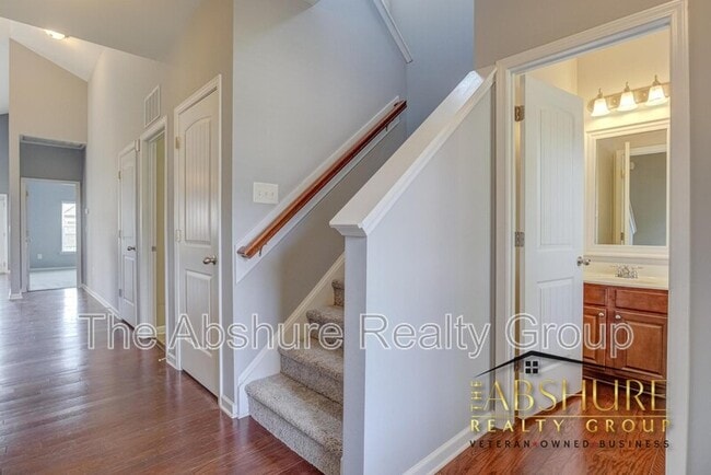 Building Photo - 535 Smith Ridge Way