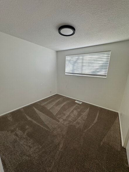 Building Photo - 7 E Diamond St