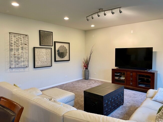 Building Photo - 4 Andrew Ln