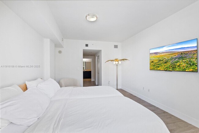 Building Photo - 4100 Salzedo St