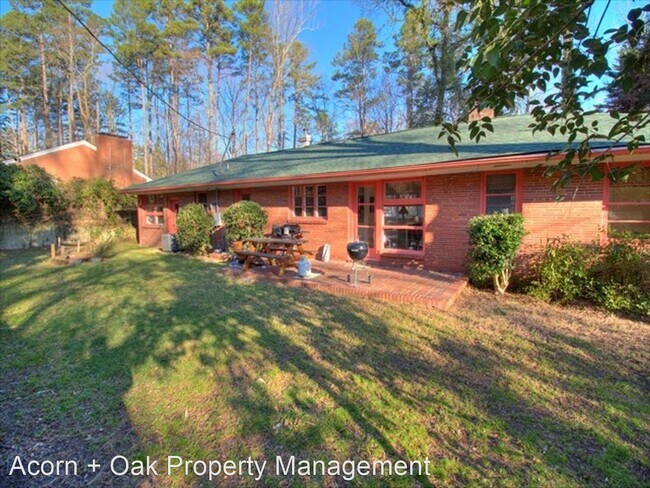 Building Photo - 3 br, 2 bath House - 107 W. Woodridge Dr.