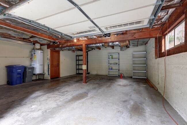 Building Photo - Welcome Home to Your Beautiful Oasis in En...