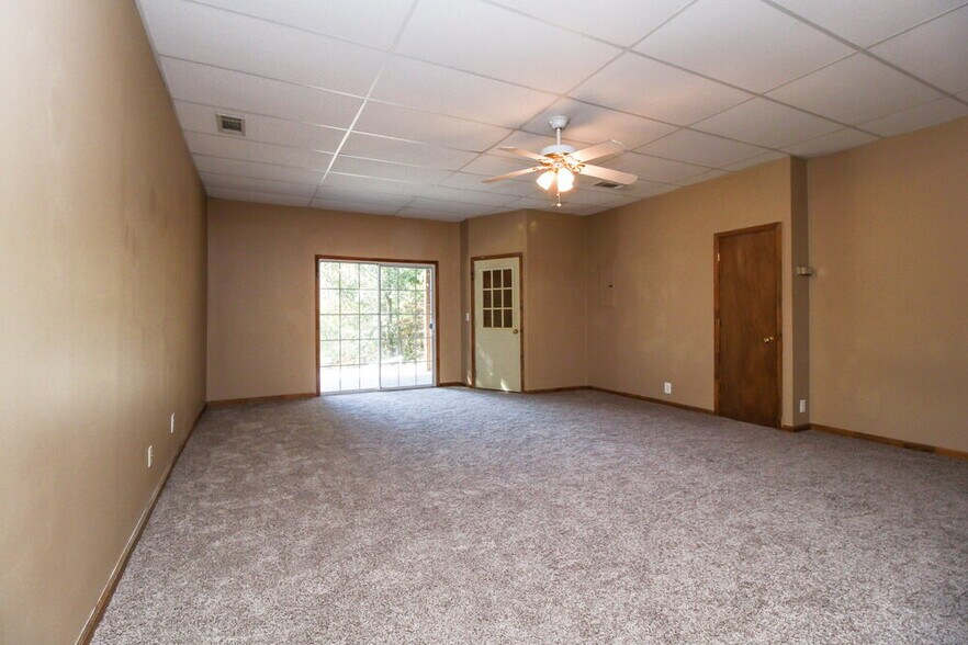 Building Photo - 301 Saddlewood Dr