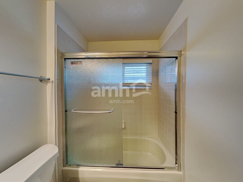 Building Photo - 11429 Kenley Cir