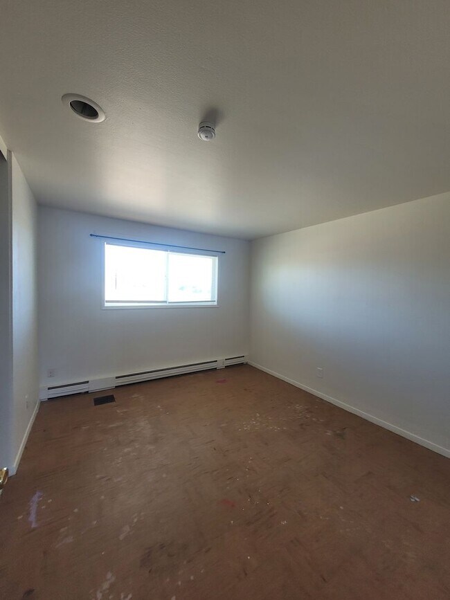 Building Photo - Free January Rent