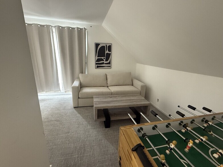 Primary Photo - 1115 W 31st St