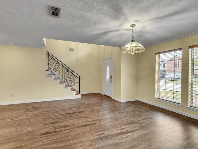 Building Photo - 1814 Oak Valley Dr