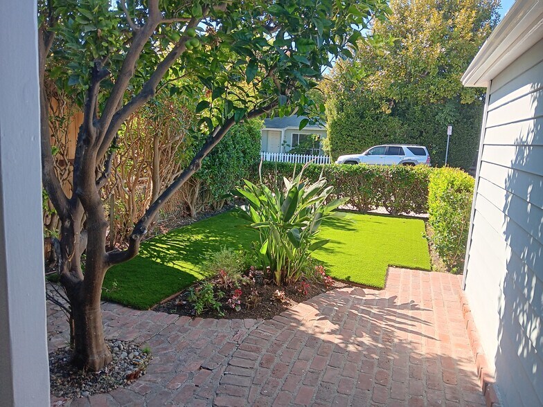 Building Photo - 2330 Frey Ave