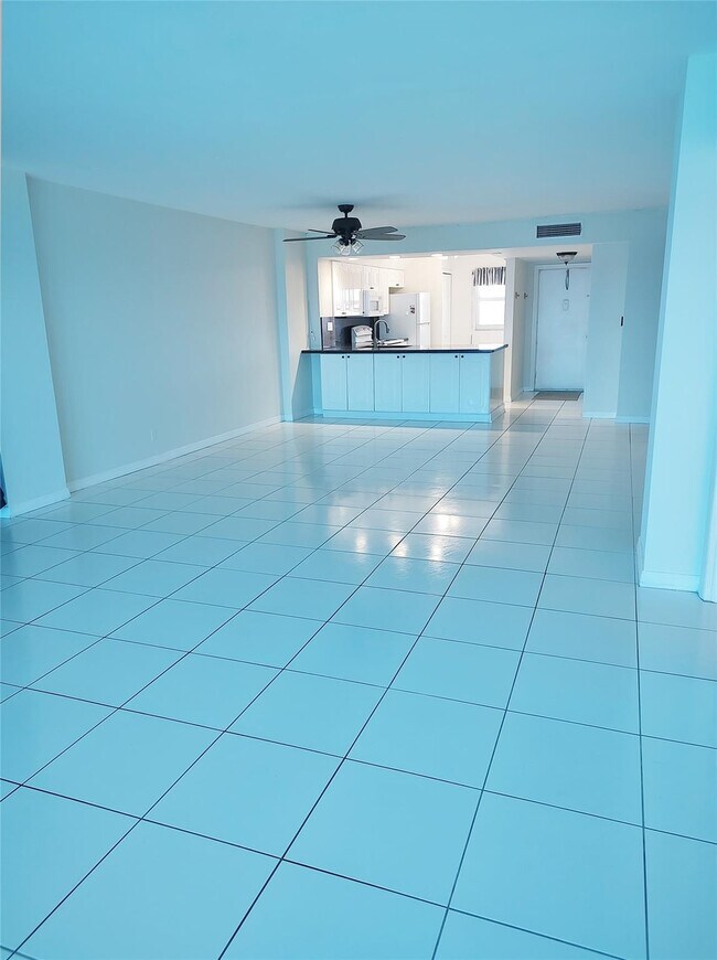 Building Photo - 1012 N Ocean Blvd