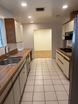 Building Photo - 9520 Hayvenhurst Ave