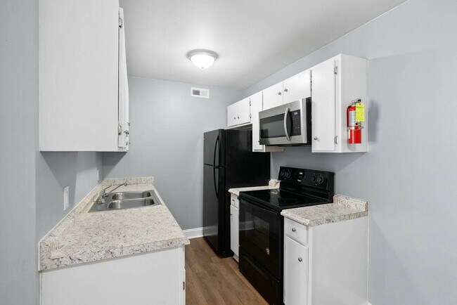 Building Photo - 607 Park Ave