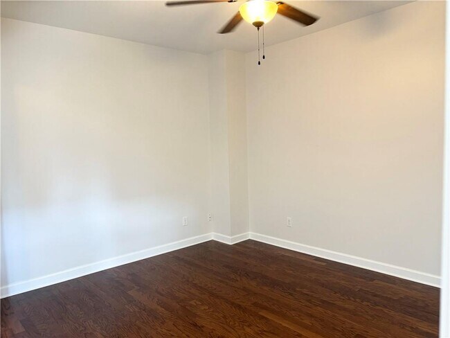 Building Photo - 204 Providence Ln