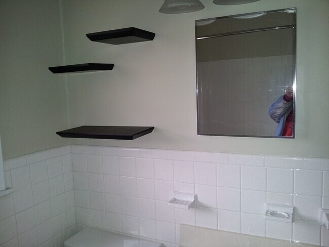 Building Photo - 1016 Christopher St