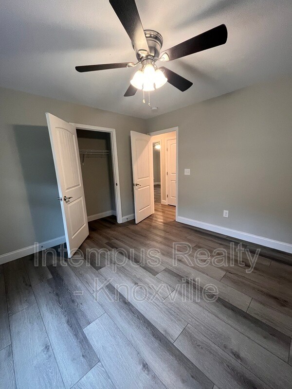 Building Photo - 355 W Outer Dr