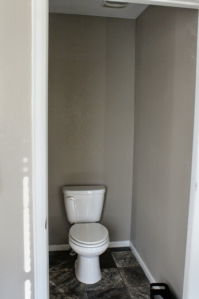 Building Photo - 415 3rd St