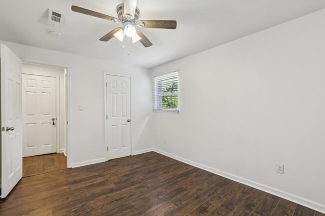 Building Photo - 2056 Abby Ln NE