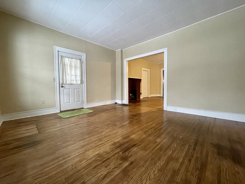 Building Photo - 128 Washington St